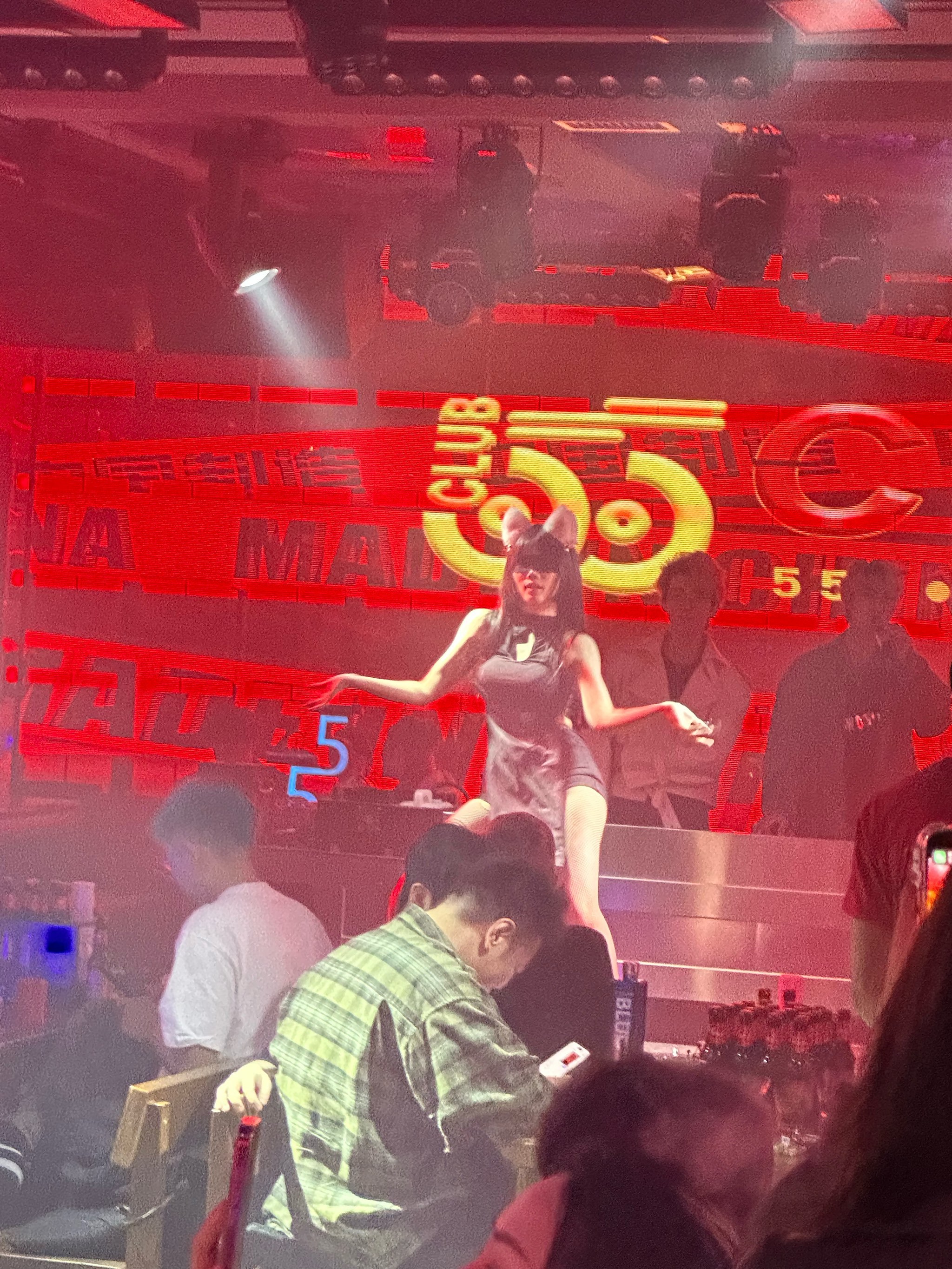 开云下载-包含DFM血洗IG，Elk极限生还后反打顶尖较量成都决赛之夜，让粉丝疯狂欢呼的词条