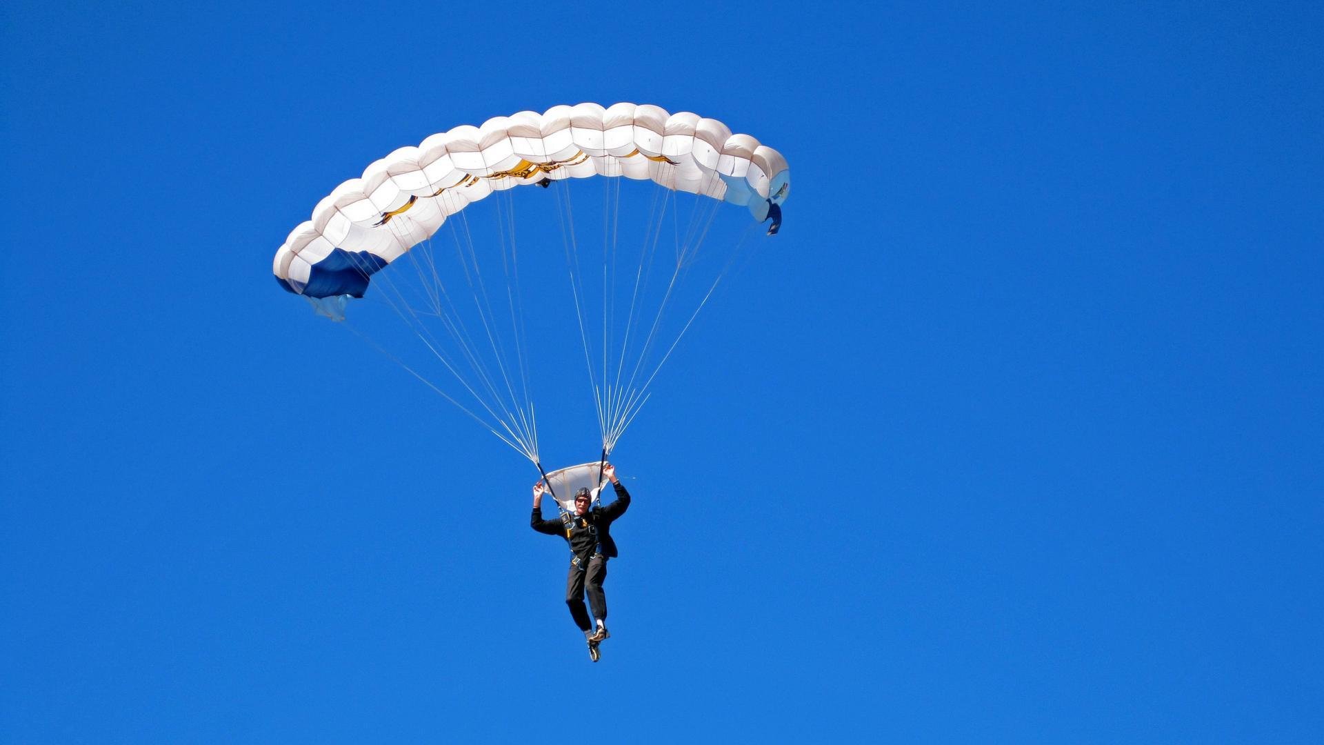 圣城心跳骤停又重启！38岁保罗末节封神，马刺悬崖边捞出晋级钥匙