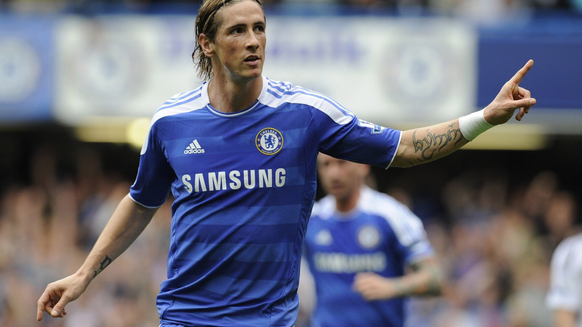 开云体育下载-末节之王再现！詹姆斯40+三双击溃魔术，湖人锁定季后赛关键席位